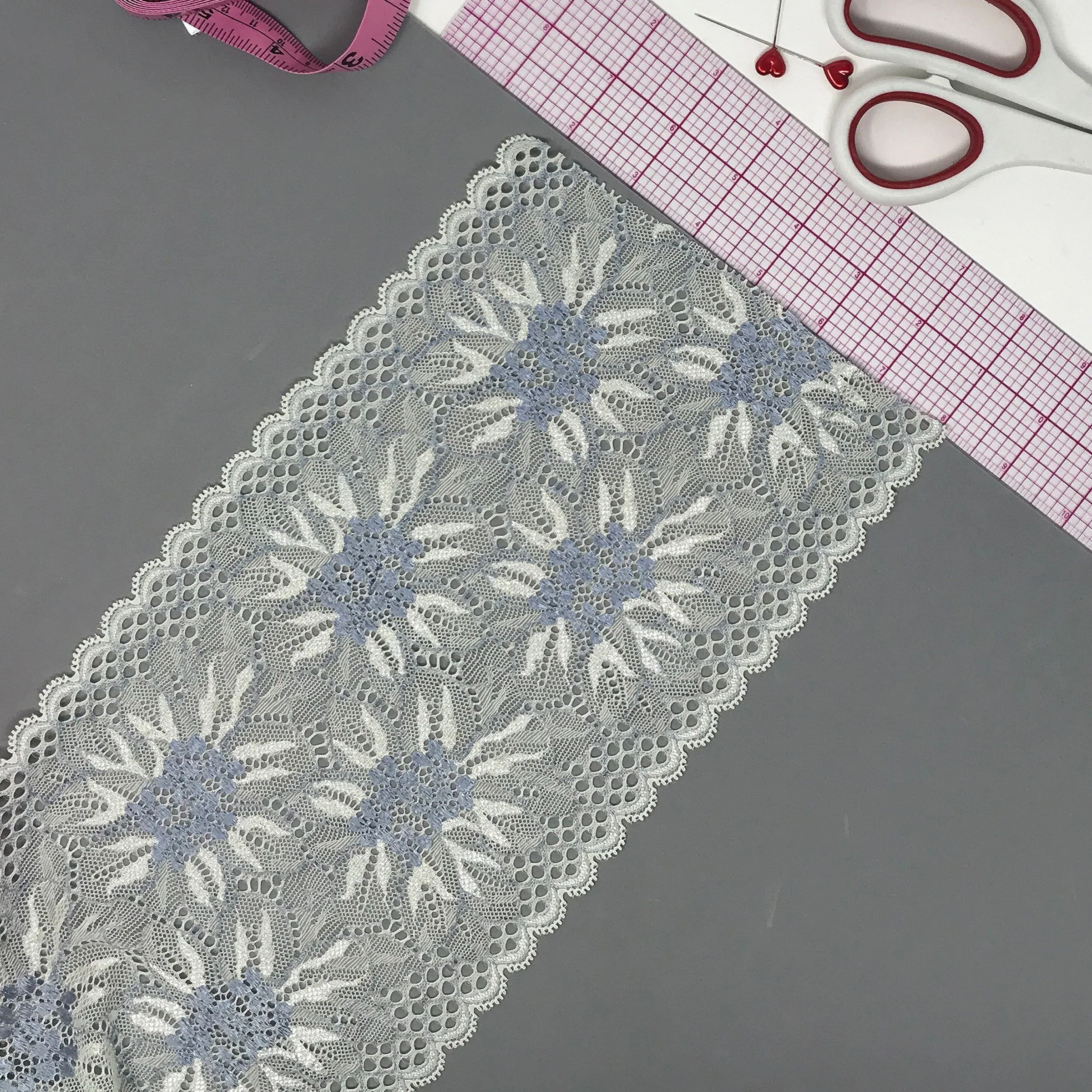 6 3/4" (17cm) Scalloped Stretch Lace- 1 Yard - Image 4