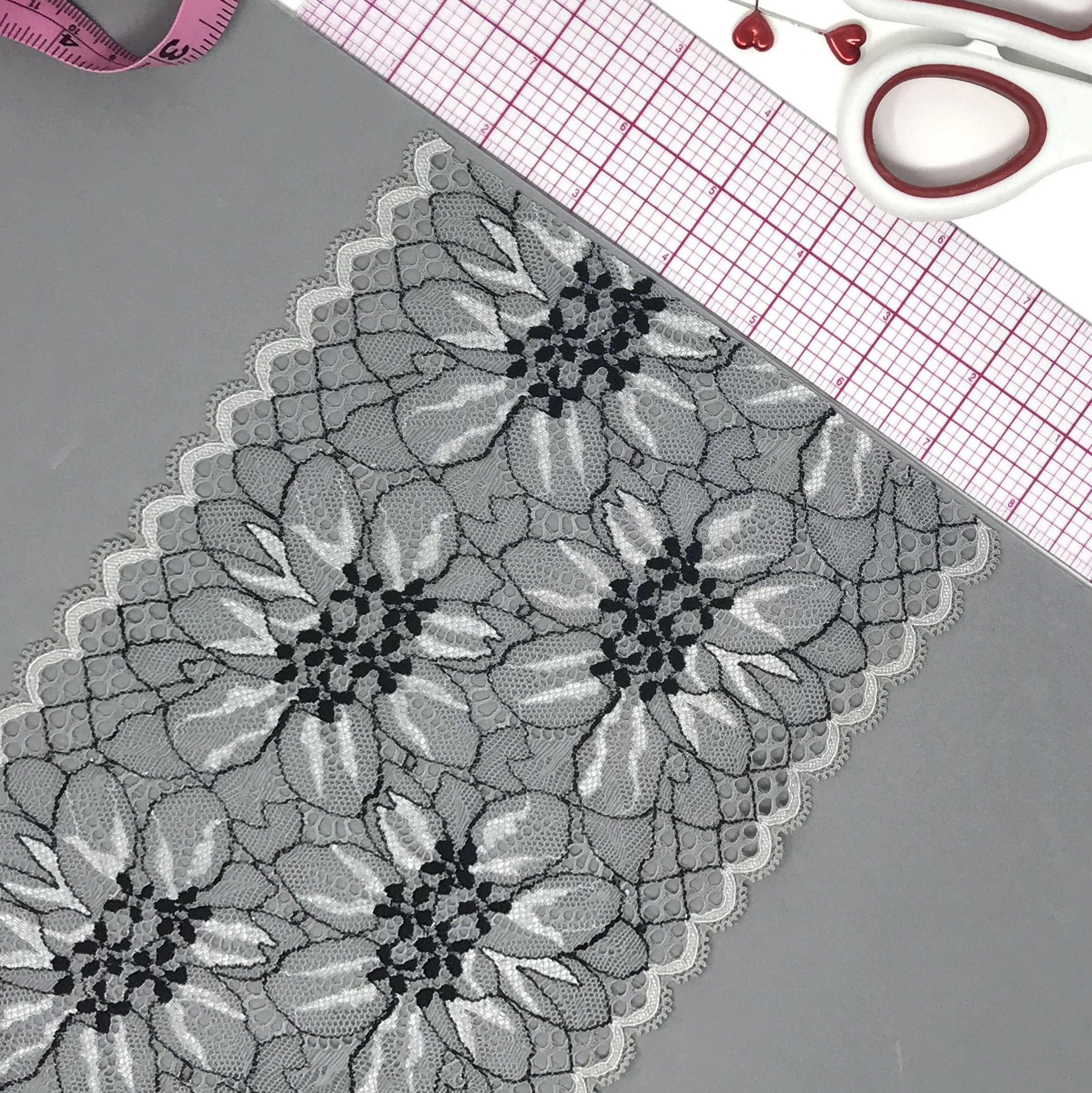 6 3/4" (17cm) Scalloped Stretch Lace- 1 Yard - Image 6