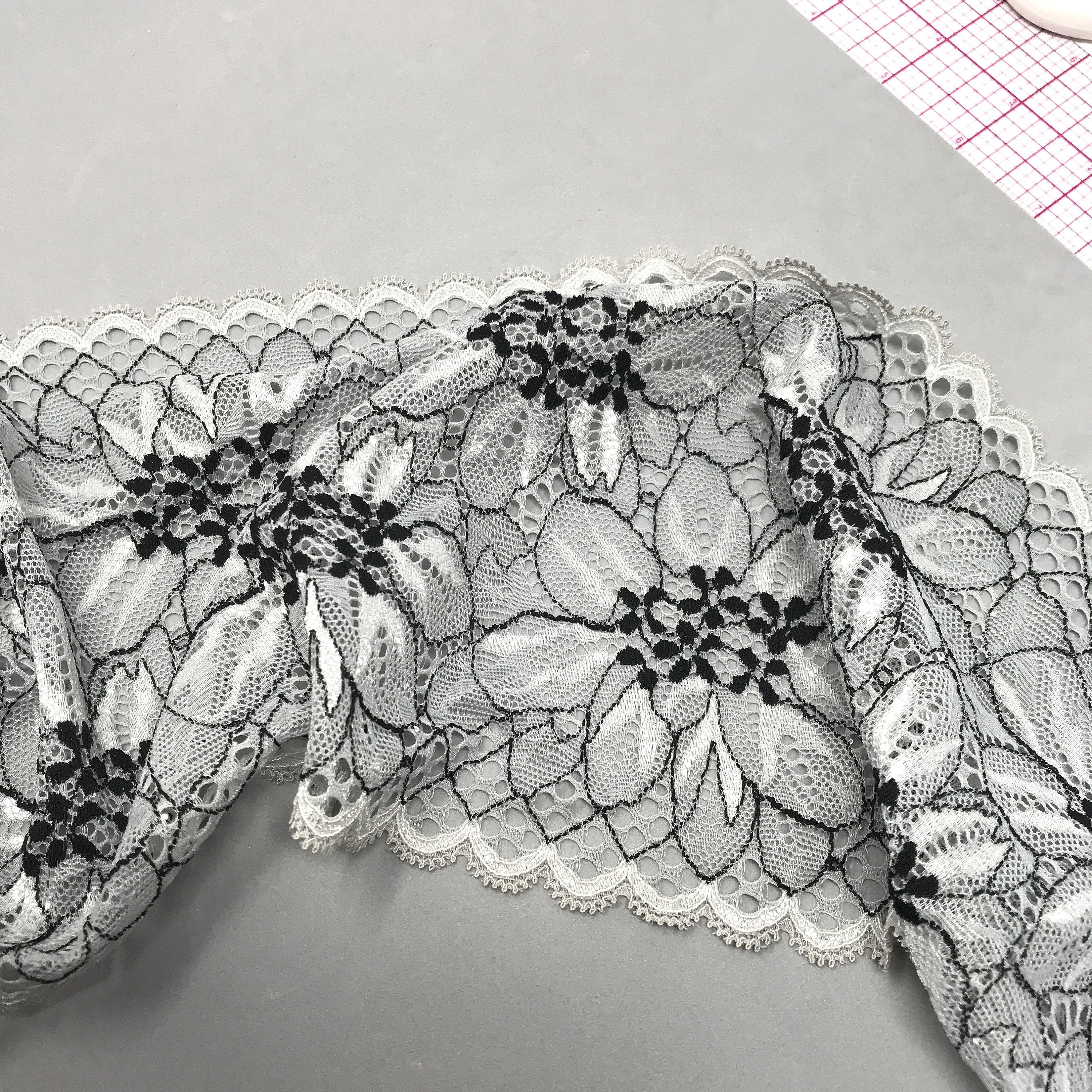 6 3/4" (17cm) Scalloped Stretch Lace- 1 Yard - Image 7