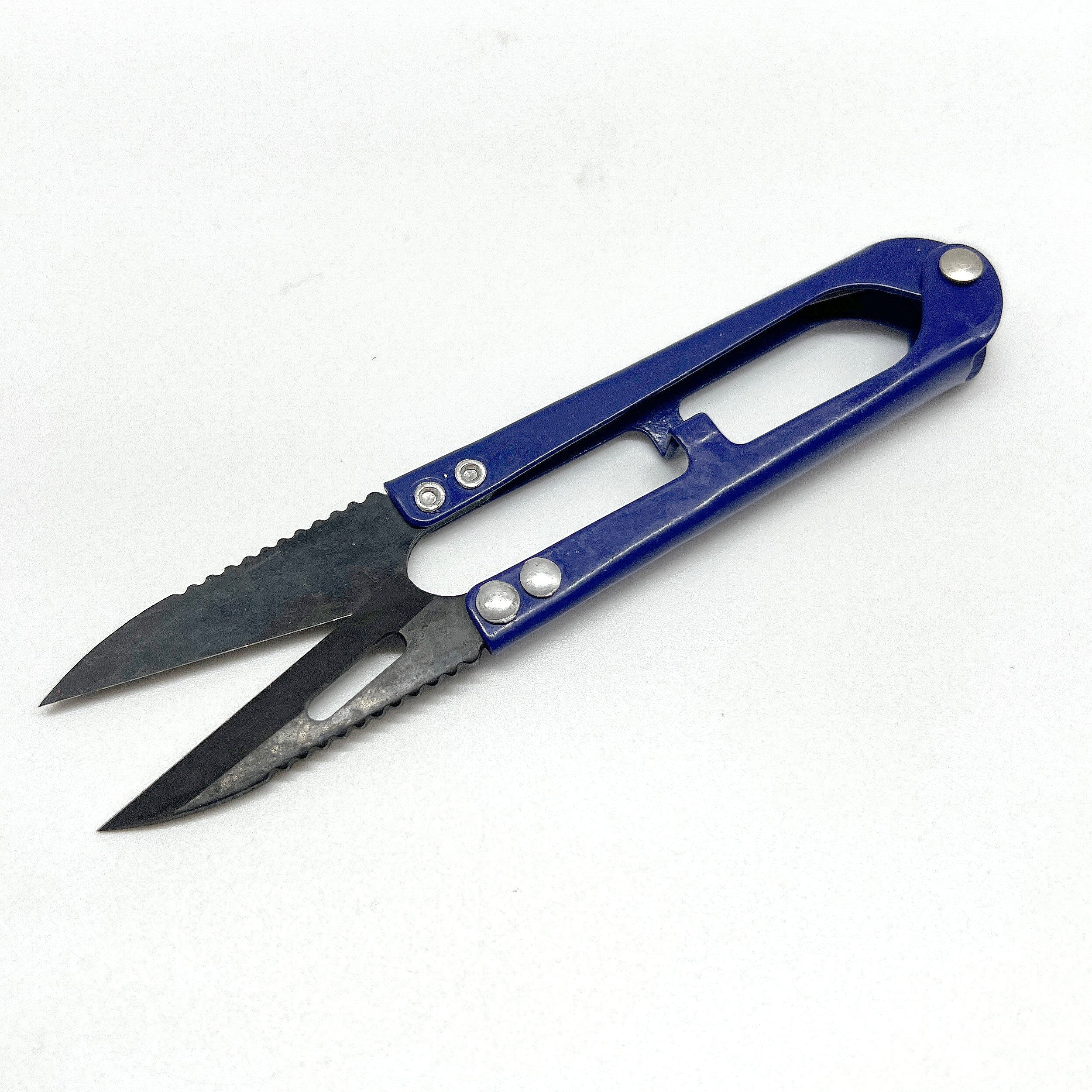 Handy Sewing and Quilting Thread Clipping Snippers in 3 colors - Image 4